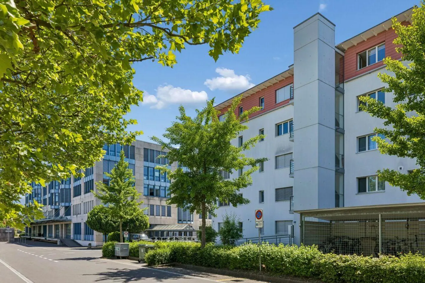 Modern 4.5 Room Apartment in the Heart of Rotkreuz - Photo 2 of 20
