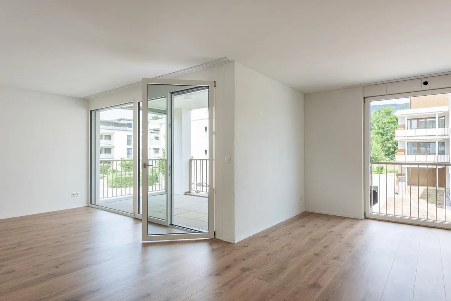 Bright apartment with a view of greenery! - Photo 2 of 7