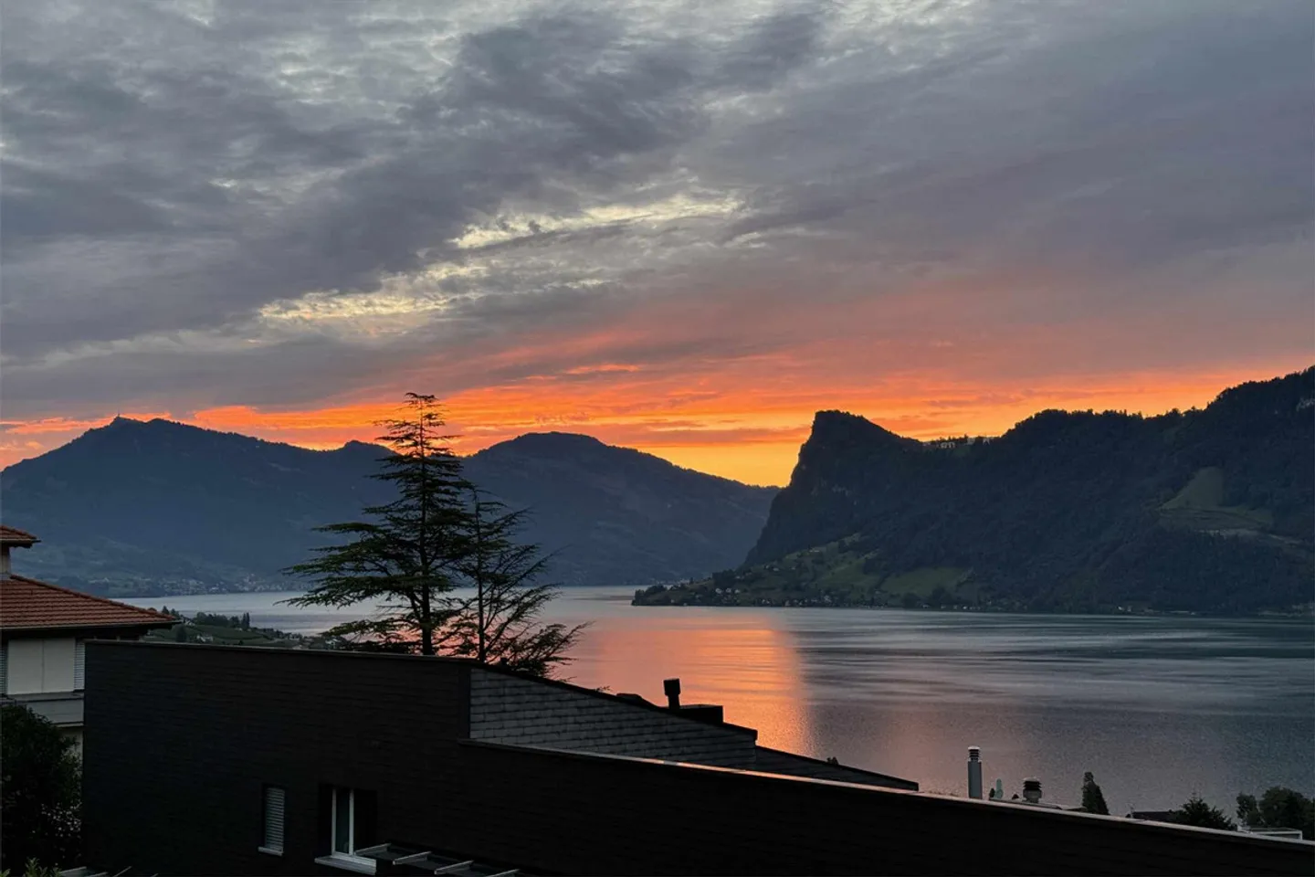 Panorama sur le lac et les montagnes à Hergiswil - Photo 3 sur 9