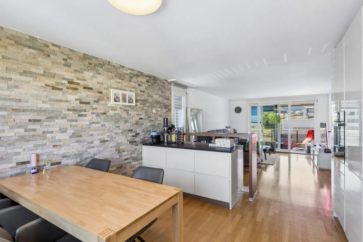 Modern 4.5 Room Apartment in the Heart of Rotkreuz - Photo 6 of 20