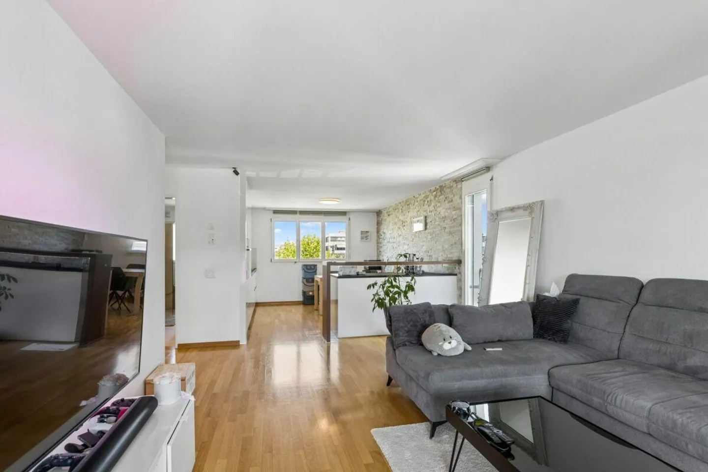 Modern 4.5 Room Apartment in the Heart of Rotkreuz - Photo 8 of 20