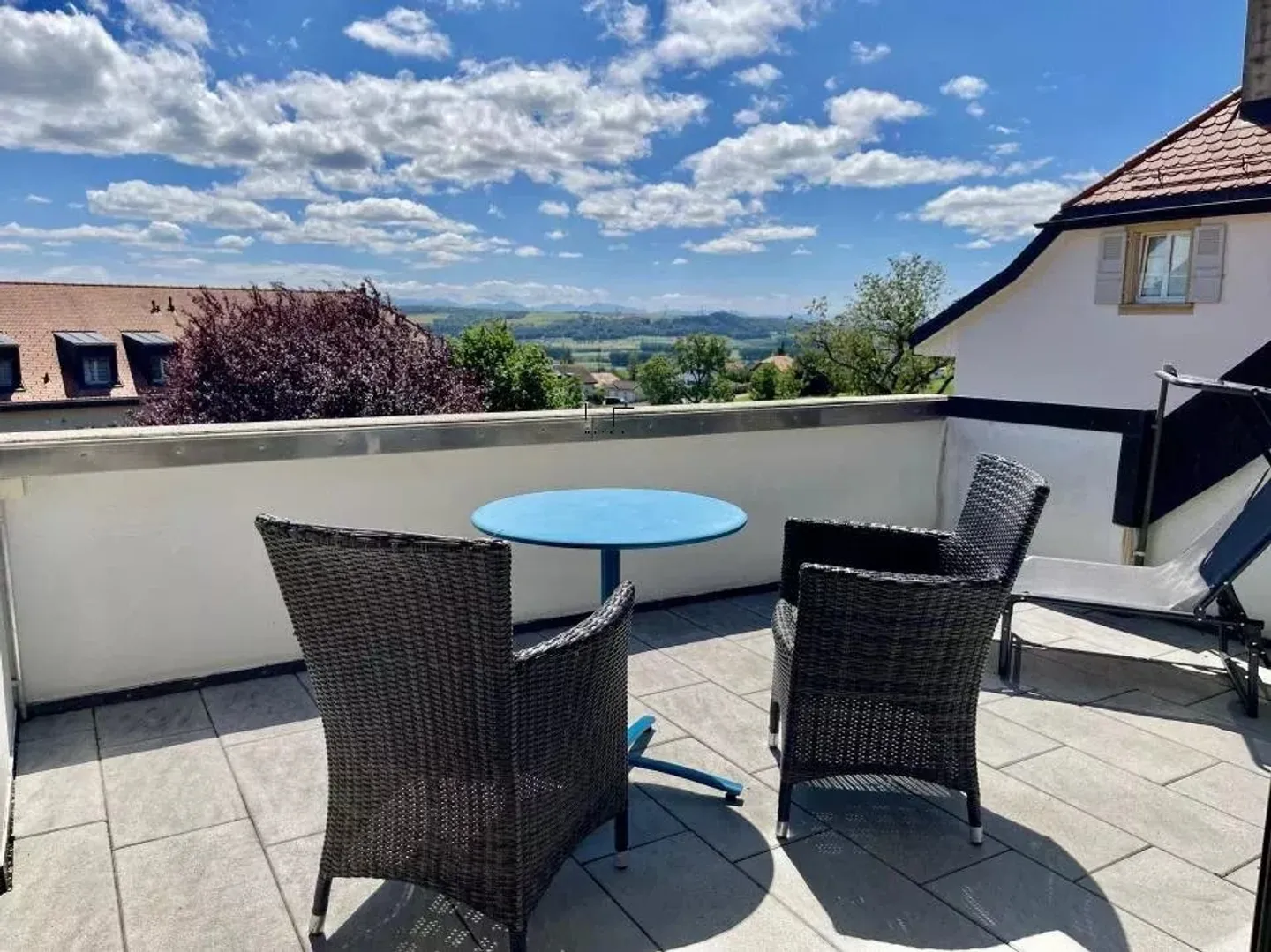 Appartamento mansardato affascinante a pochi passi da Yverdon - Foto 1 di 8