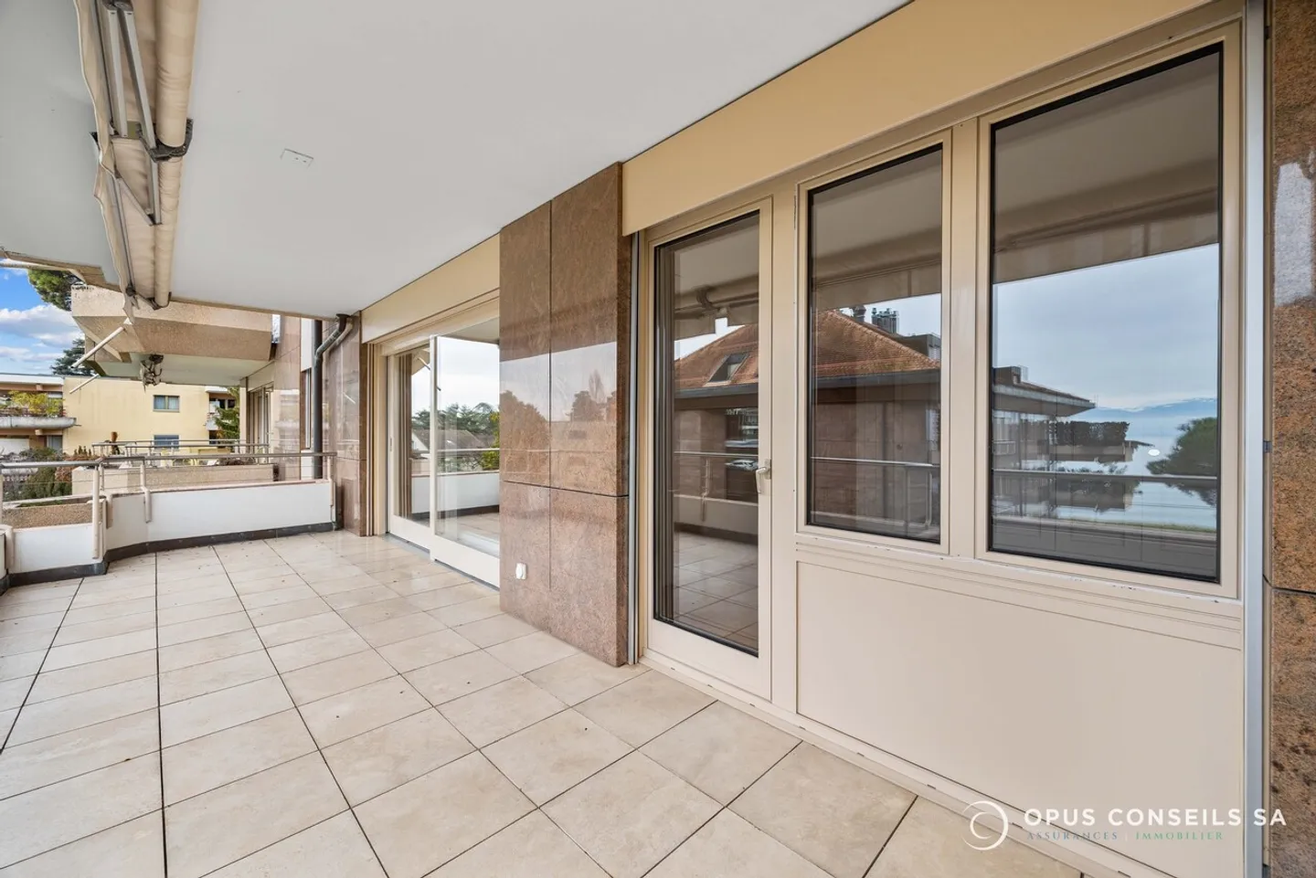 Exceptional property in Pully – Spacious 2.5 rooms with stunning lake view - Photo 11 of 13