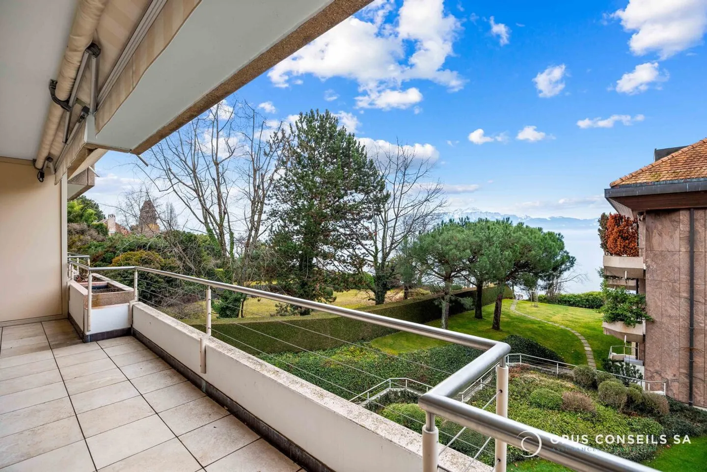Exceptional property in Pully – Spacious 2.5 rooms with stunning lake view - Photo 10 of 13