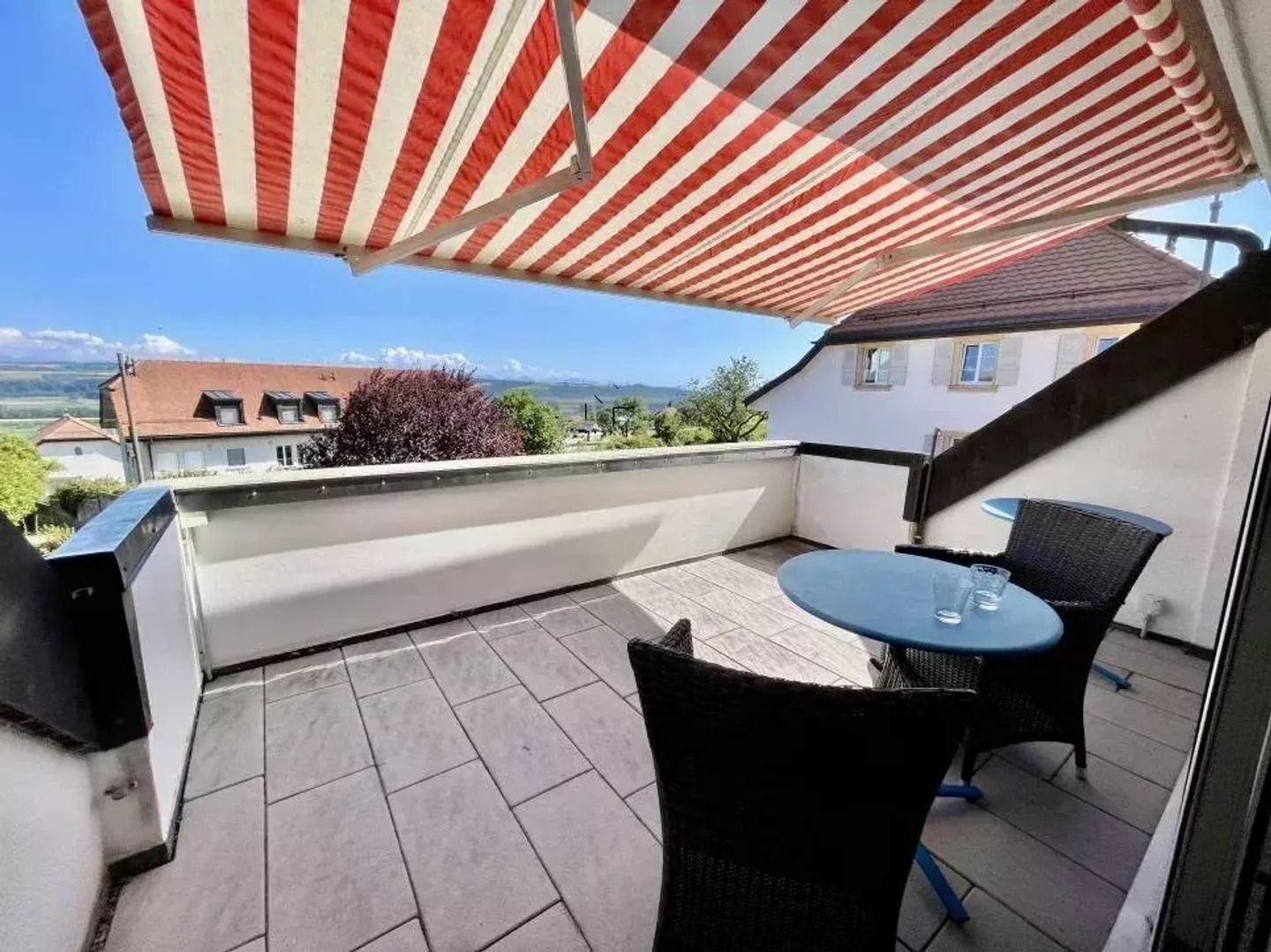 Appartamento mansardato affascinante a pochi passi da Yverdon - Foto 3 di 8