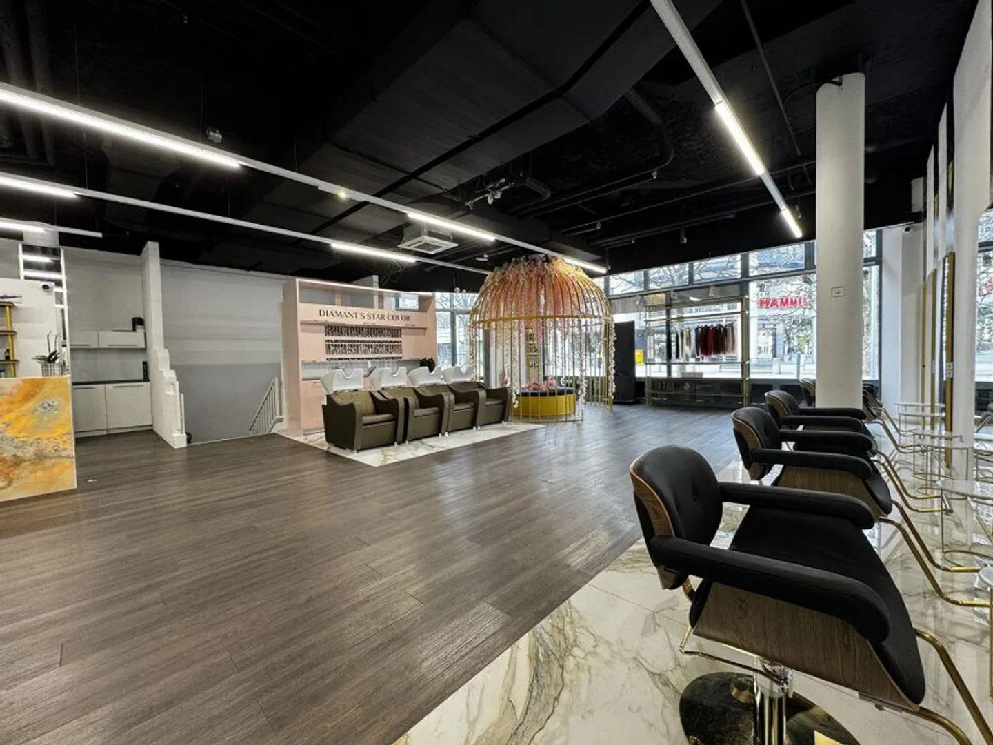 Salone di parrucchiere consolidato a Olten? Inventario e clientela in vendita... - Foto 10 di 11