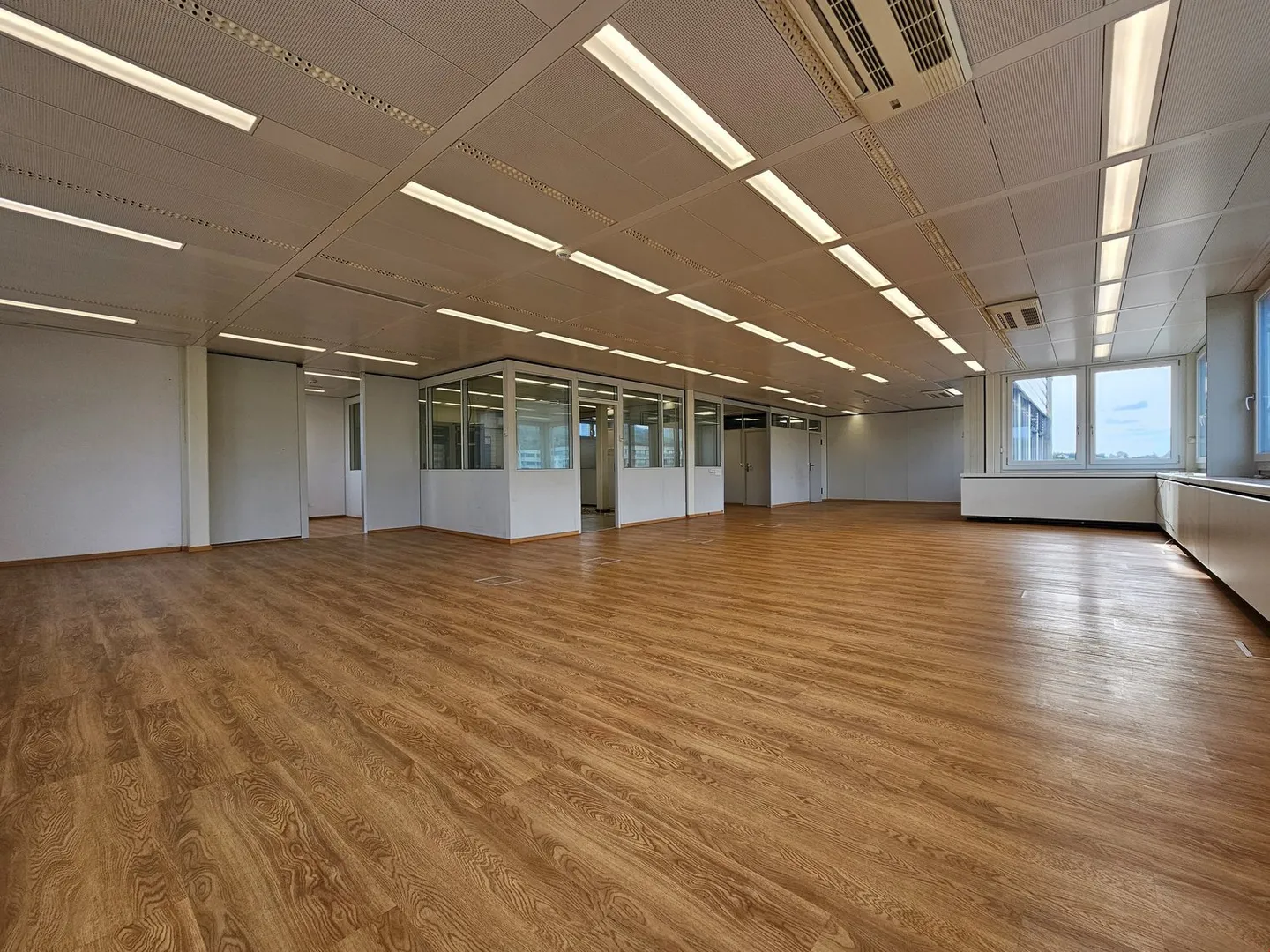 Lavora nella migliore posizione! - Foto 1 di 4