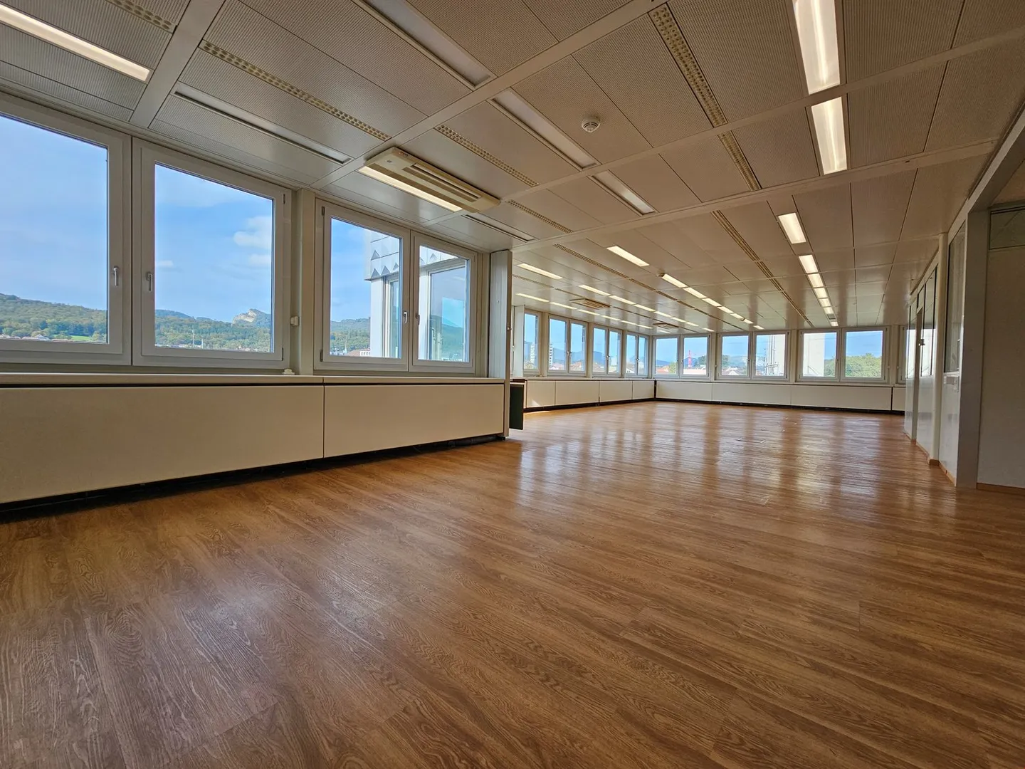 Lavora nella migliore posizione! - Foto 2 di 4