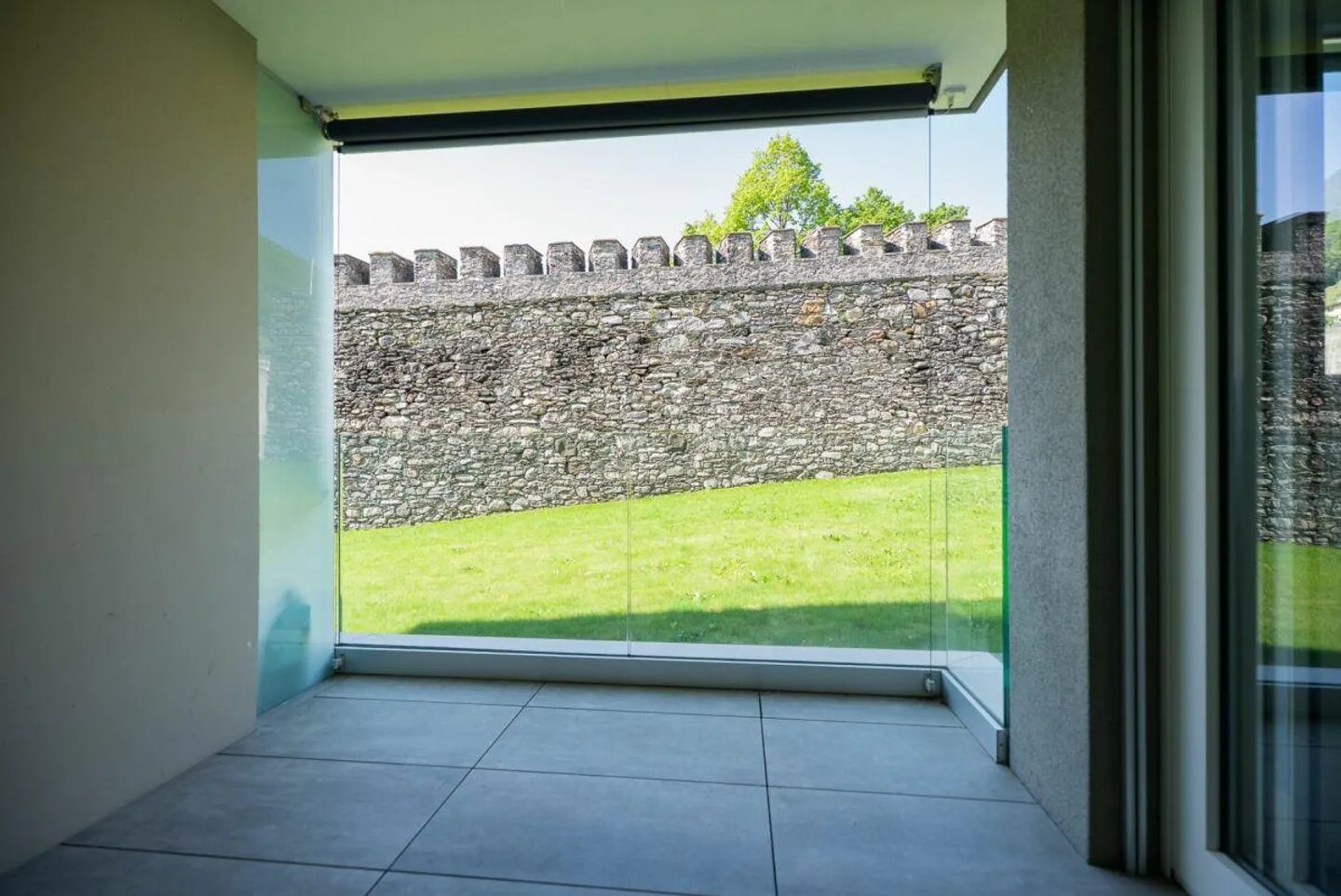 Wir verkaufen eine schöne 4.5-Zimmer-Wohnung, umgeben von den Mauern - Foto 4 von 17