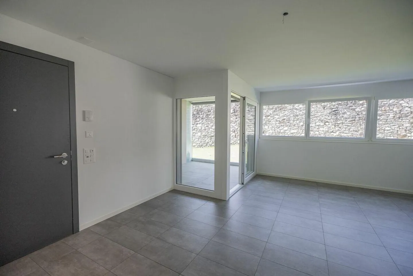 Wir verkaufen eine schöne 4.5-Zimmer-Wohnung, umgeben von den Mauern - Foto 5 von 17