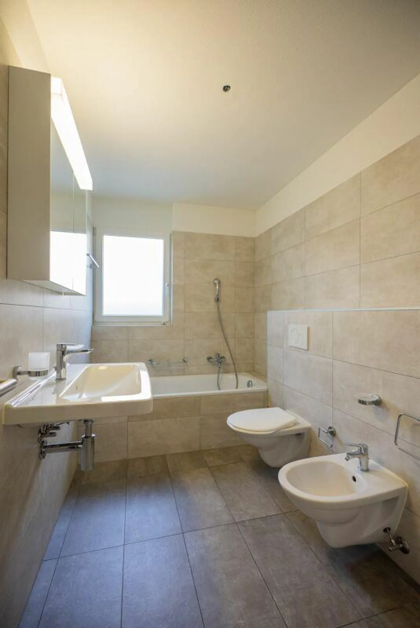 Wir verkaufen eine schöne 4.5-Zimmer-Wohnung, umgeben von den Mauern - Foto 9 von 17