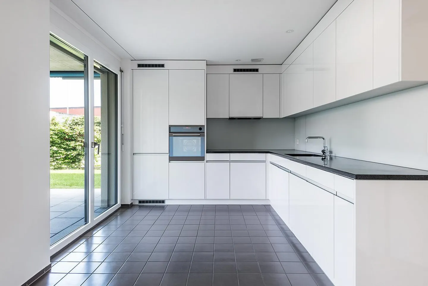 Vivre dans le vert : calme et central à Romanshorn - Photo 2 sur 8