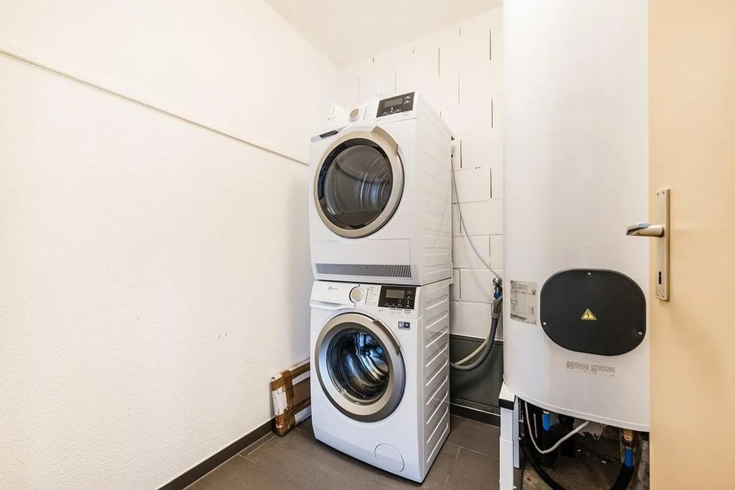 Komplett renovierte Wohnung mit moderner Küche - Foto 4 von 5
