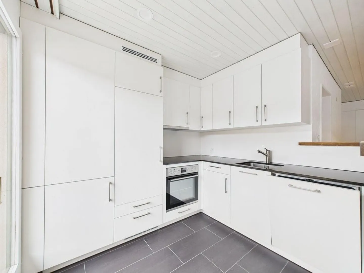 Komplett renovierte Wohnung mit moderner Küche - Foto 2 von 5