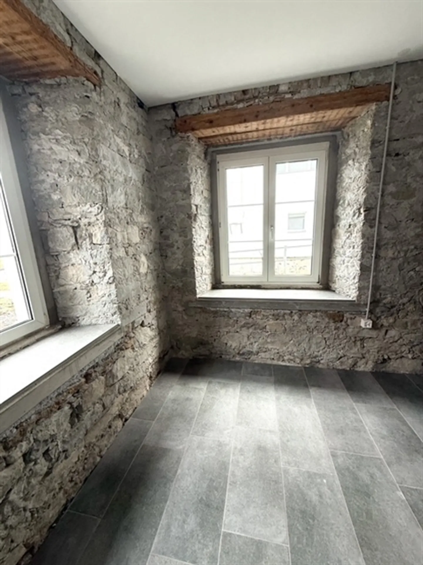 Salle de loisirs / Bureau avec salle de bain privée - nouvellement rénové - Photo 5 sur 9