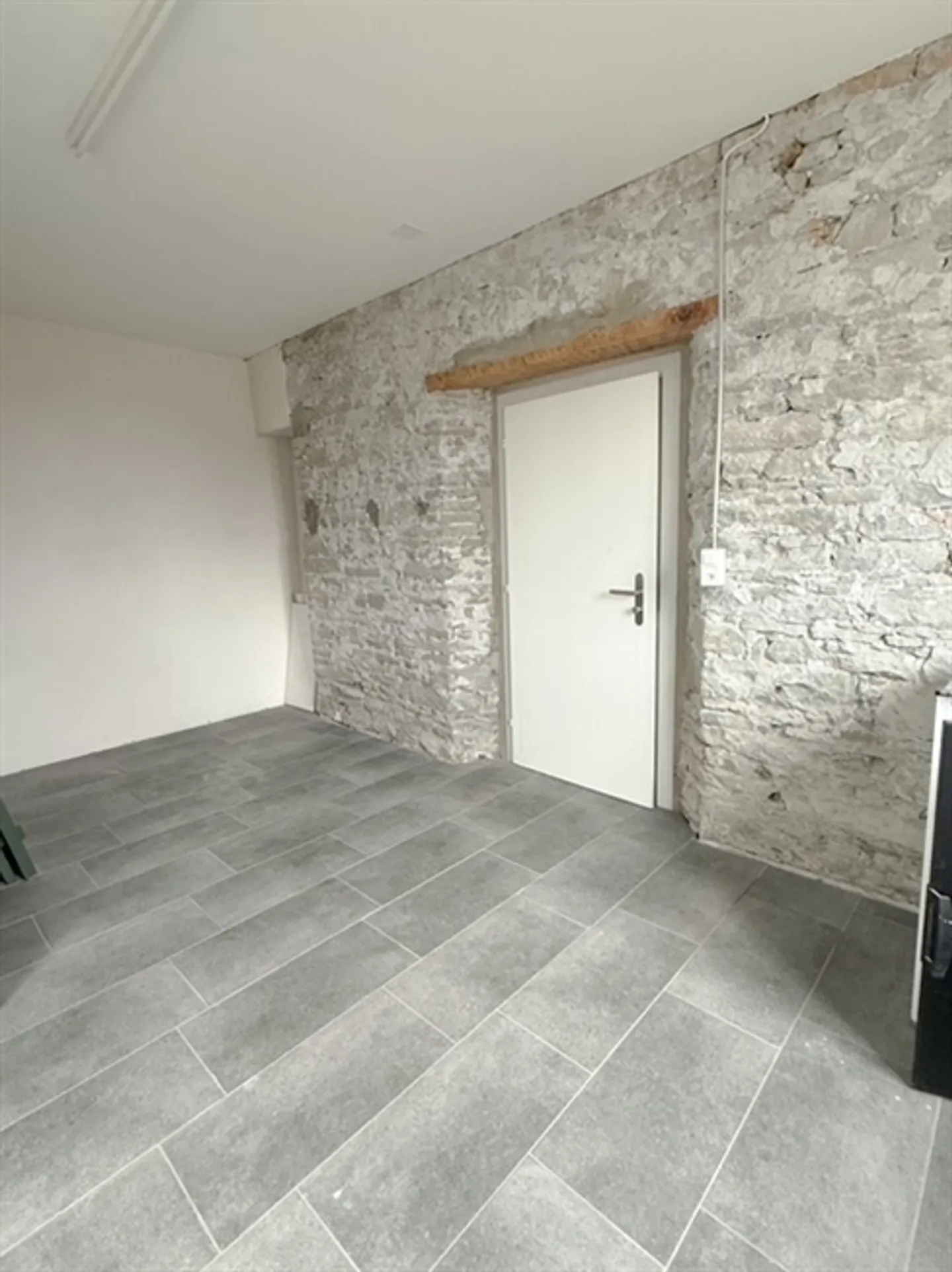 Salle de loisirs / Bureau avec salle de bain privée - nouvellement rénové - Photo 6 sur 9