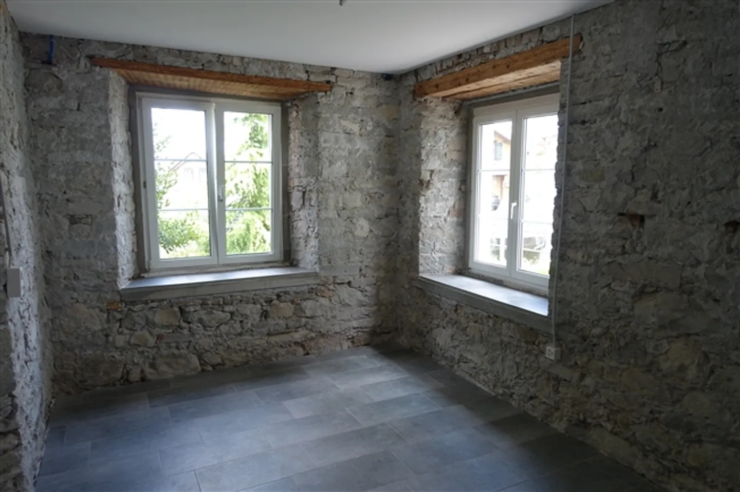 Salle de loisirs / Bureau avec salle de bain privée - nouvellement rénové - Photo 9 sur 9