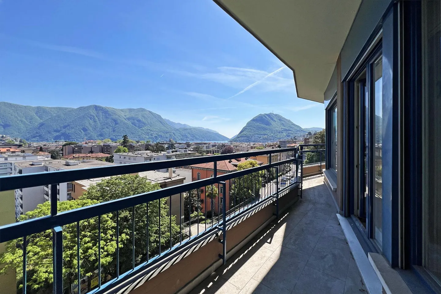 MODERN 4.5 ZIMMER MIT SEEBLICK IN ZENTRALER LAGE IN LUGANO - Foto 1 von 10