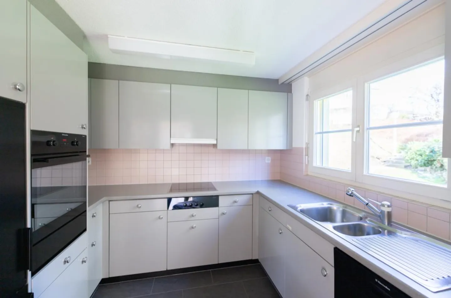 Belle appartement avec terrasse dans un endroit calme - Photo 2 sur 9