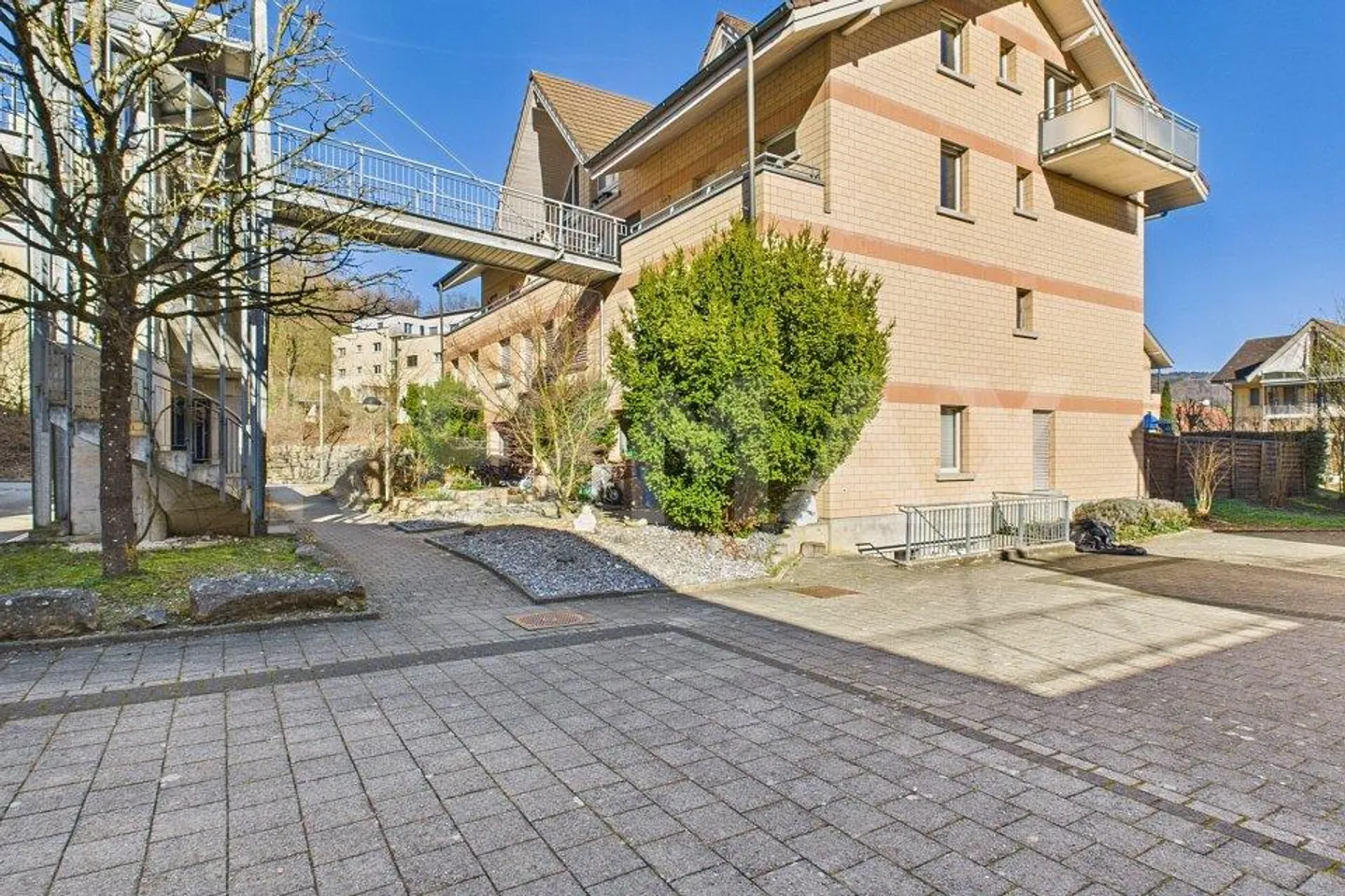 Incantevole appartamento maisonette di 2½ stanze con un fascino particolare in una posizione tranquilla - Foto 4 di 13