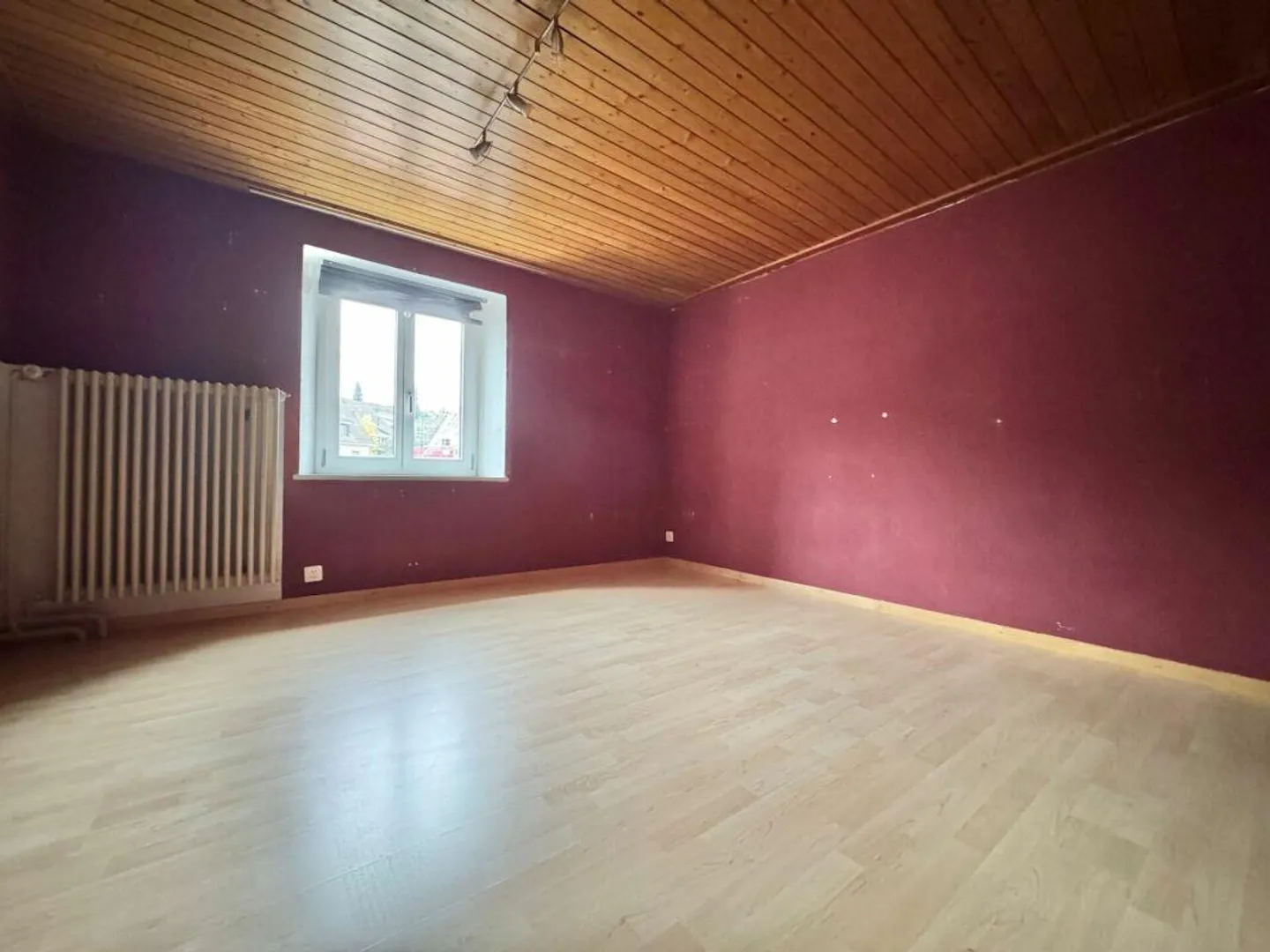 Plenty of space for your living ideas - End row house with potential for design - Photo 7 of 19