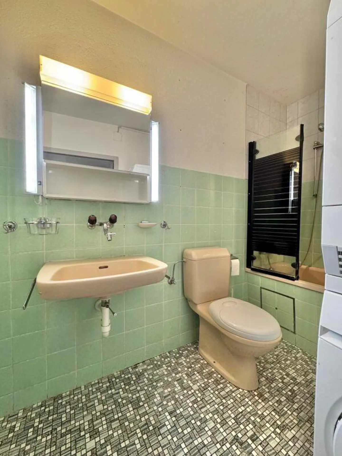 Plenty of space for your living ideas - End row house with potential for design - Photo 12 of 19