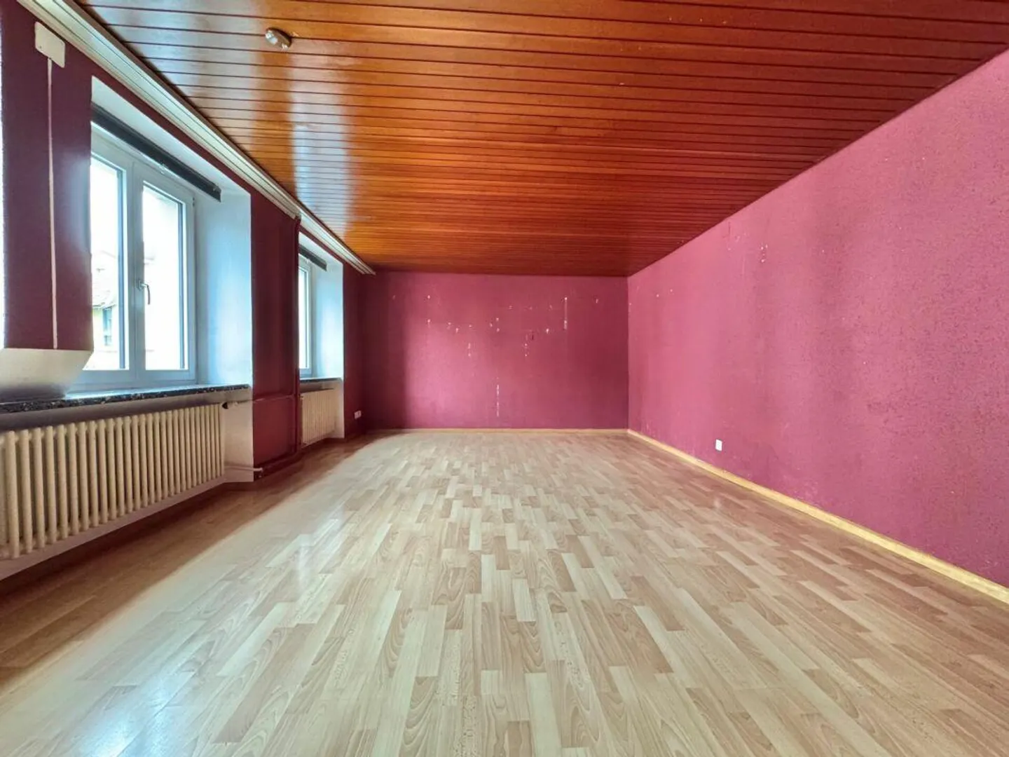 Plenty of space for your living ideas - End row house with potential for design - Photo 14 of 19