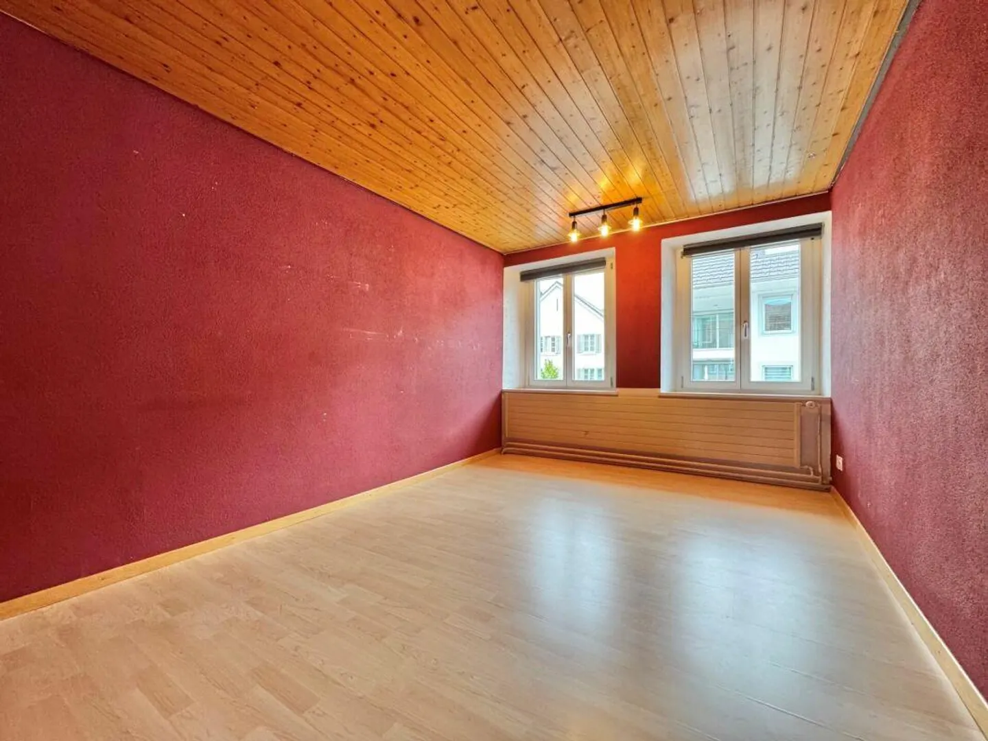 Plenty of space for your living ideas - End row house with potential for design - Photo 15 of 19