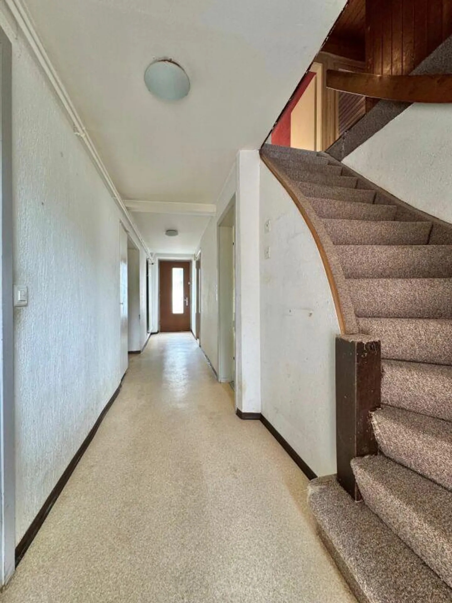 Plenty of space for your living ideas - End row house with potential for design - Photo 17 of 19
