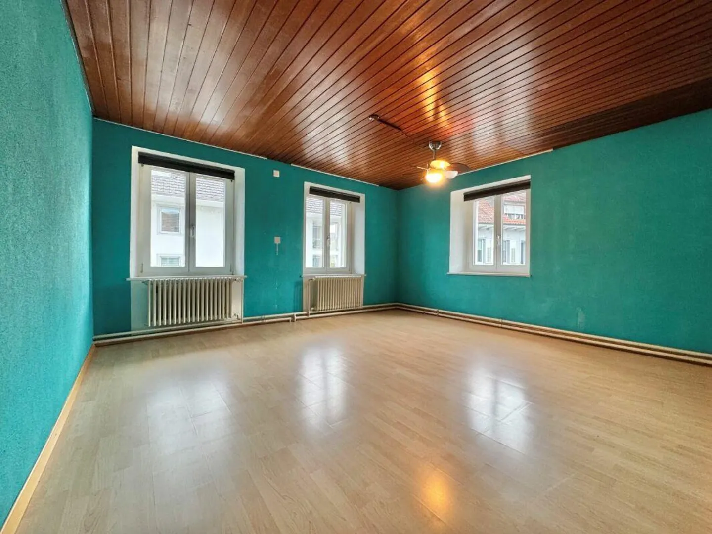 Plenty of space for your living ideas - End row house with potential for design - Photo 8 of 19