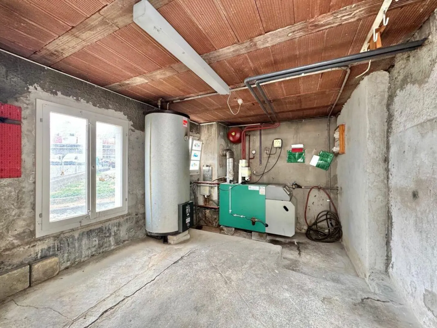 Plenty of space for your living ideas - End row house with potential for design - Photo 19 of 19