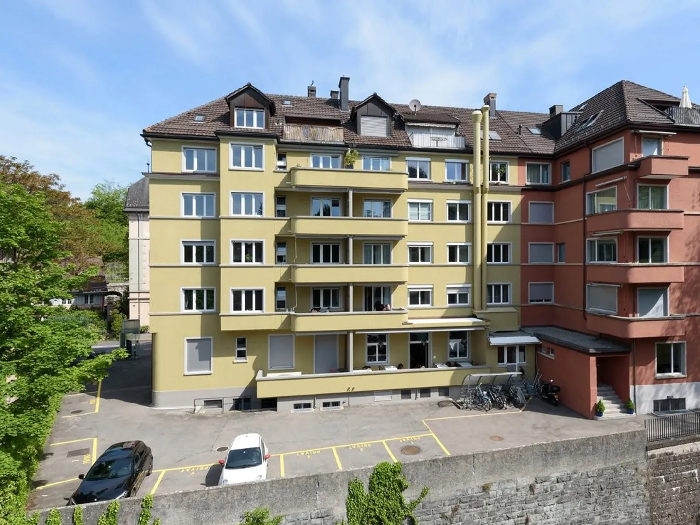 Aussenparkplatz in Zürich Seefeld, Kreis 8, an der Hammerstrasse 8 - Foto 1 von 1