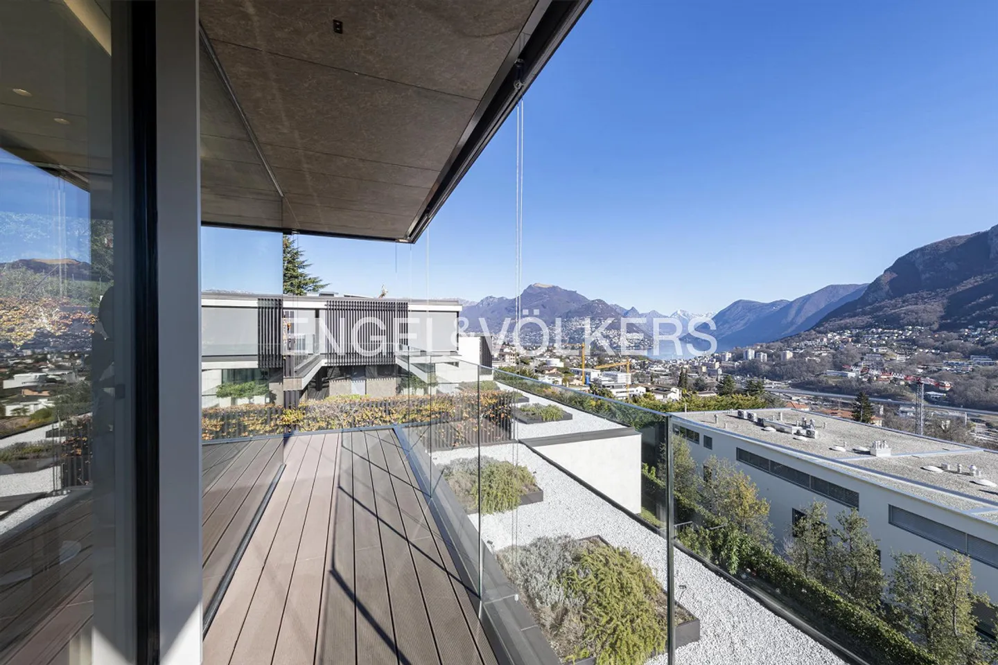 Raffinata villa di design con vista lago e piscina (183) - Foto 1 di 14