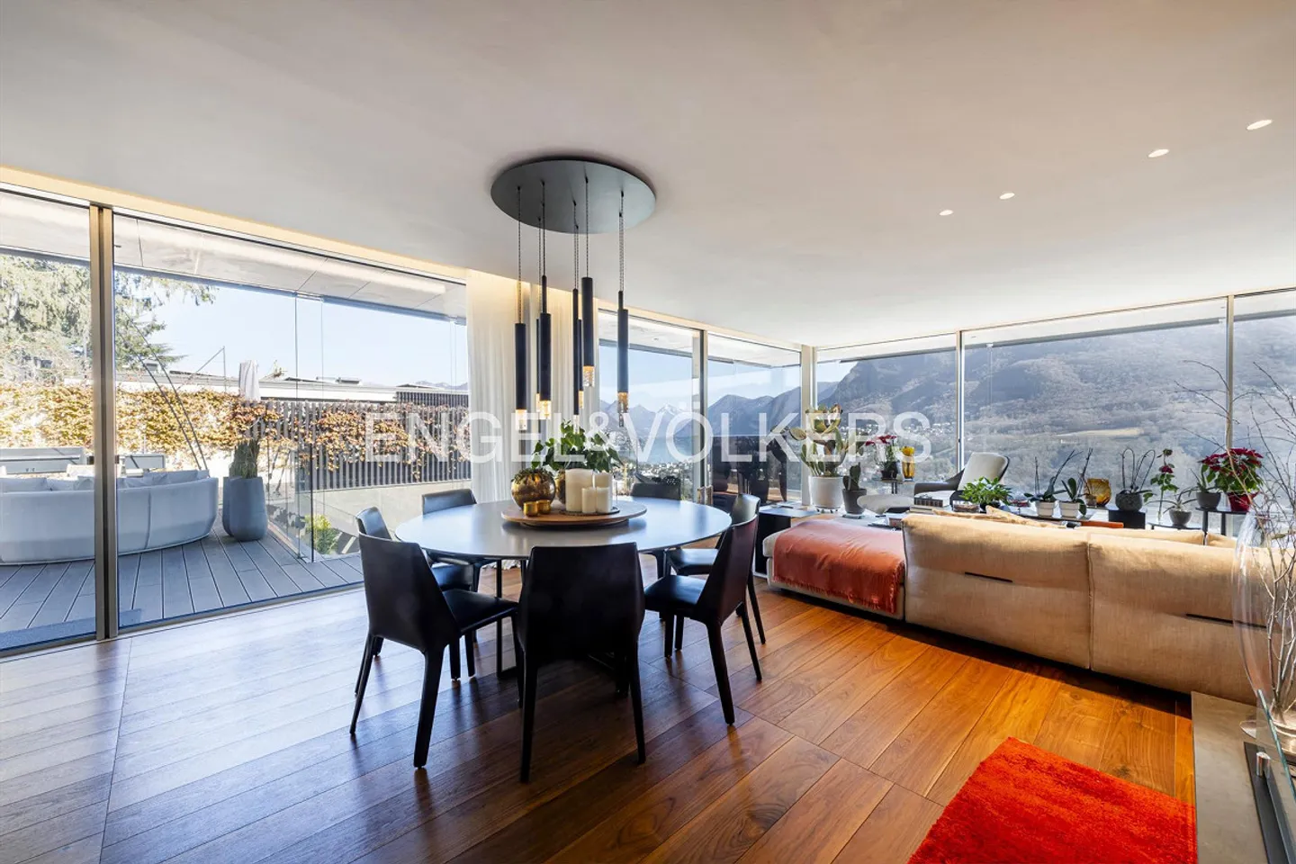 Raffinata villa di design con vista lago e piscina (183) - Foto 2 di 14