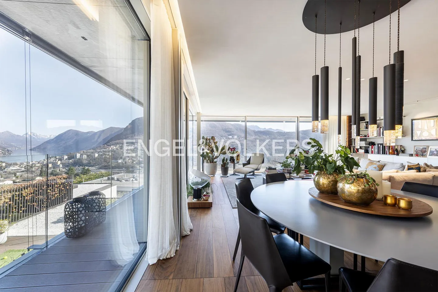 Raffinata villa di design con vista lago e piscina (183) - Foto 3 di 14