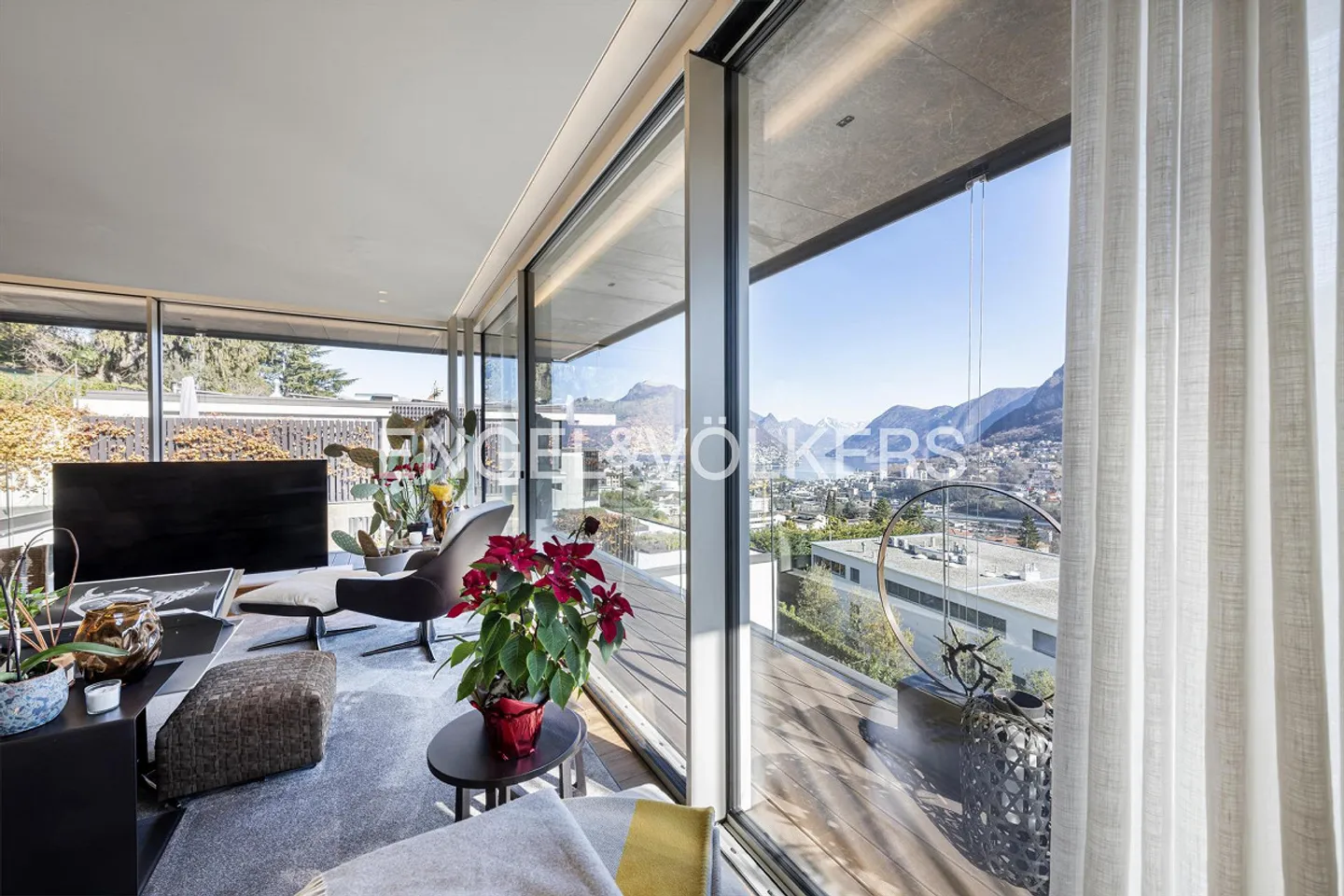 Raffinata villa di design con vista lago e piscina (183) - Foto 4 di 14