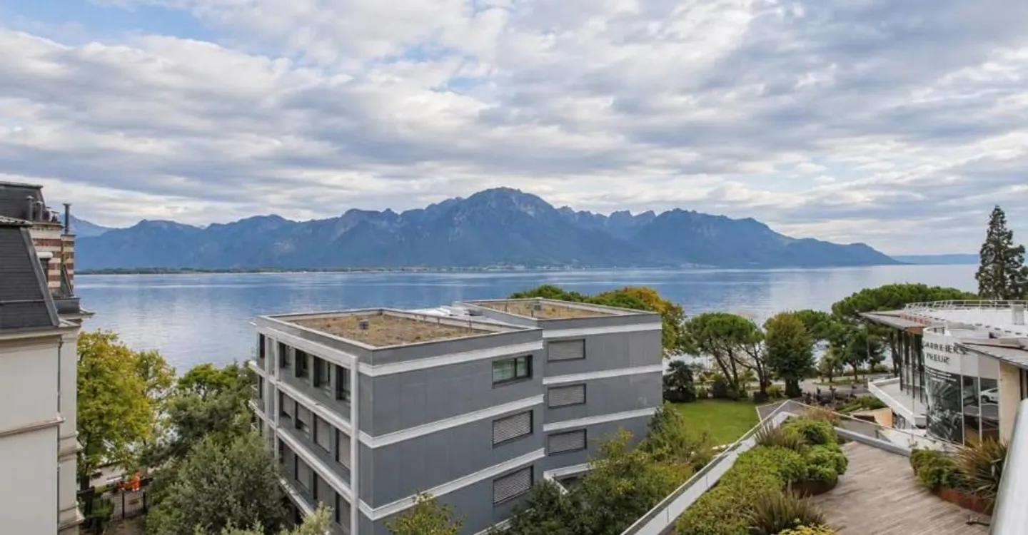 Prestigious Apartment with Lake View - Photo 2 of 12