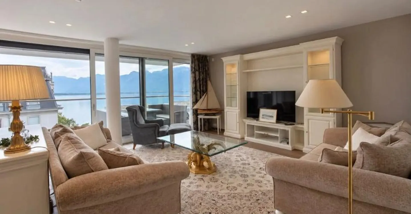 Prestigious Apartment with Lake View - Photo 4 of 12