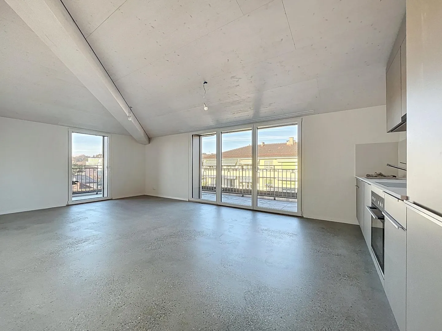 3.5 Room Apartment - Photo 2 of 11