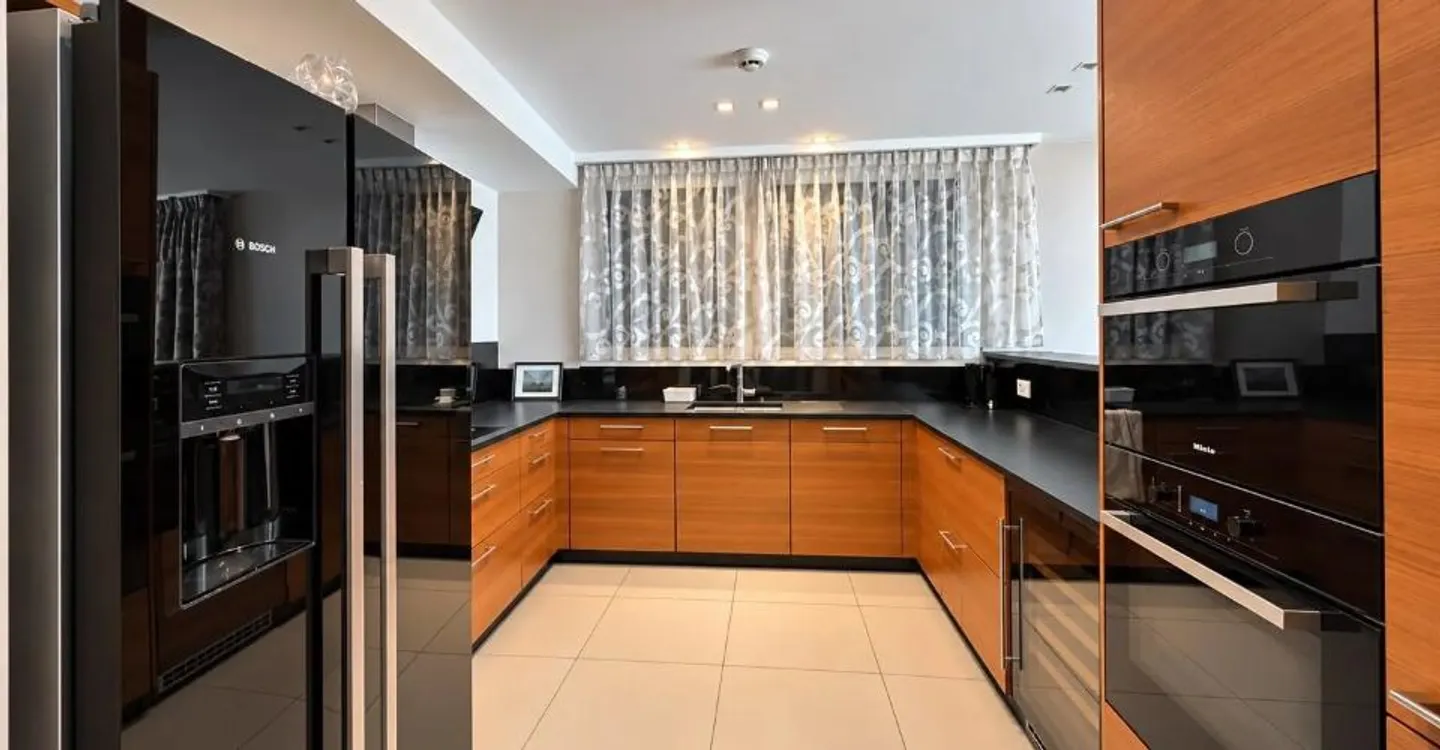 Prestigious Apartment with Lake View - Photo 6 of 12