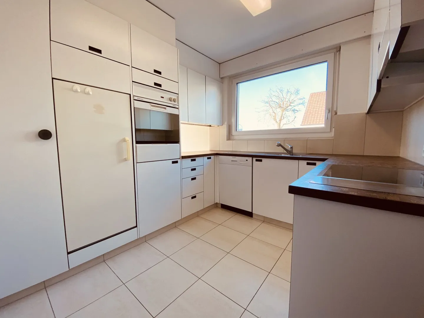 Maison jumelée de 5,5 pièces bien entretenue avec jardin, garage et place de parking - Photo 5 sur 16