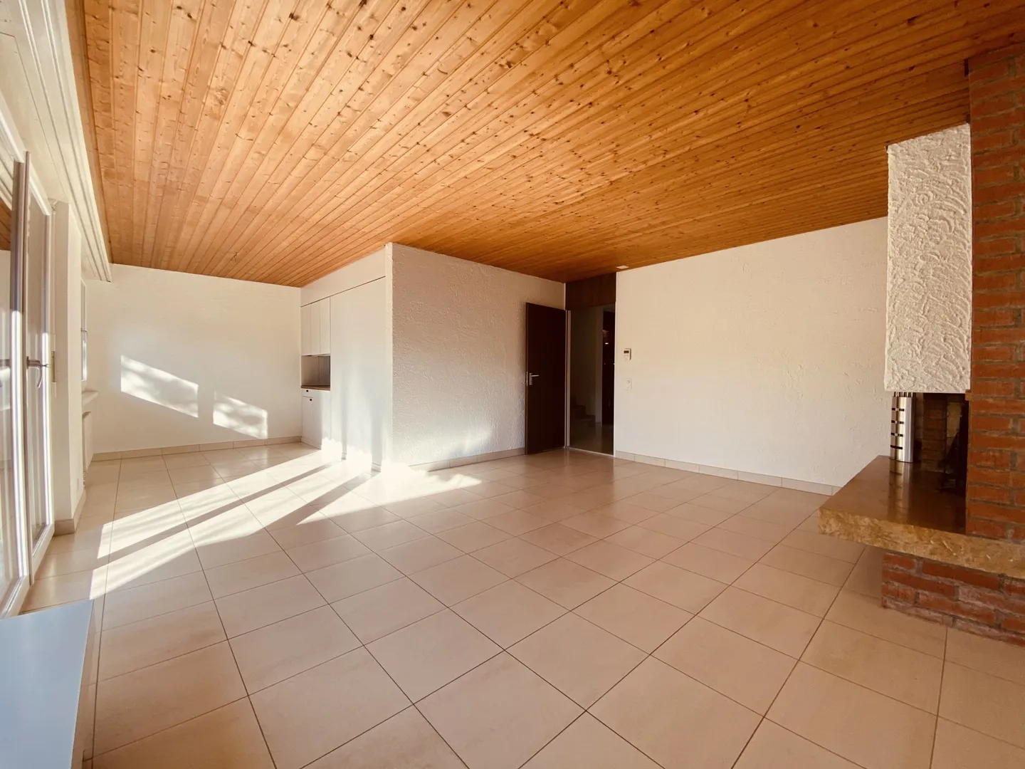 Maison jumelée de 5,5 pièces bien entretenue avec jardin, garage et place de parking - Photo 6 sur 16