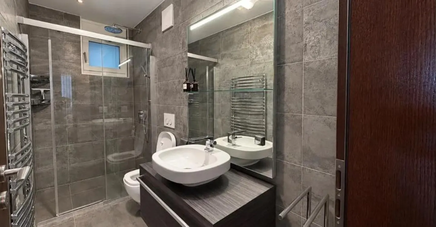Prestigious Apartment with Lake View - Photo 12 of 12
