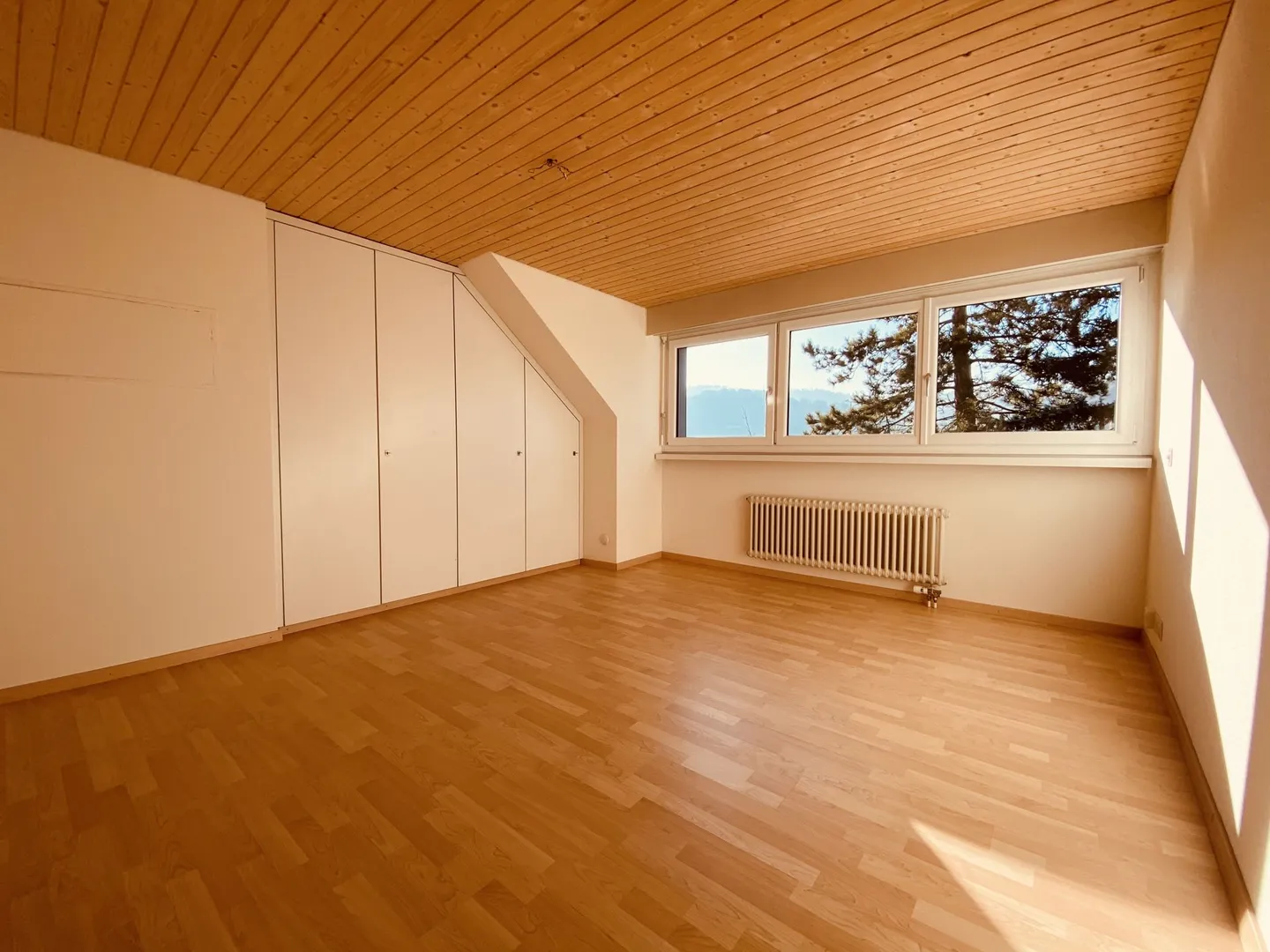 Maison jumelée de 5,5 pièces bien entretenue avec jardin, garage et place de parking - Photo 10 sur 16