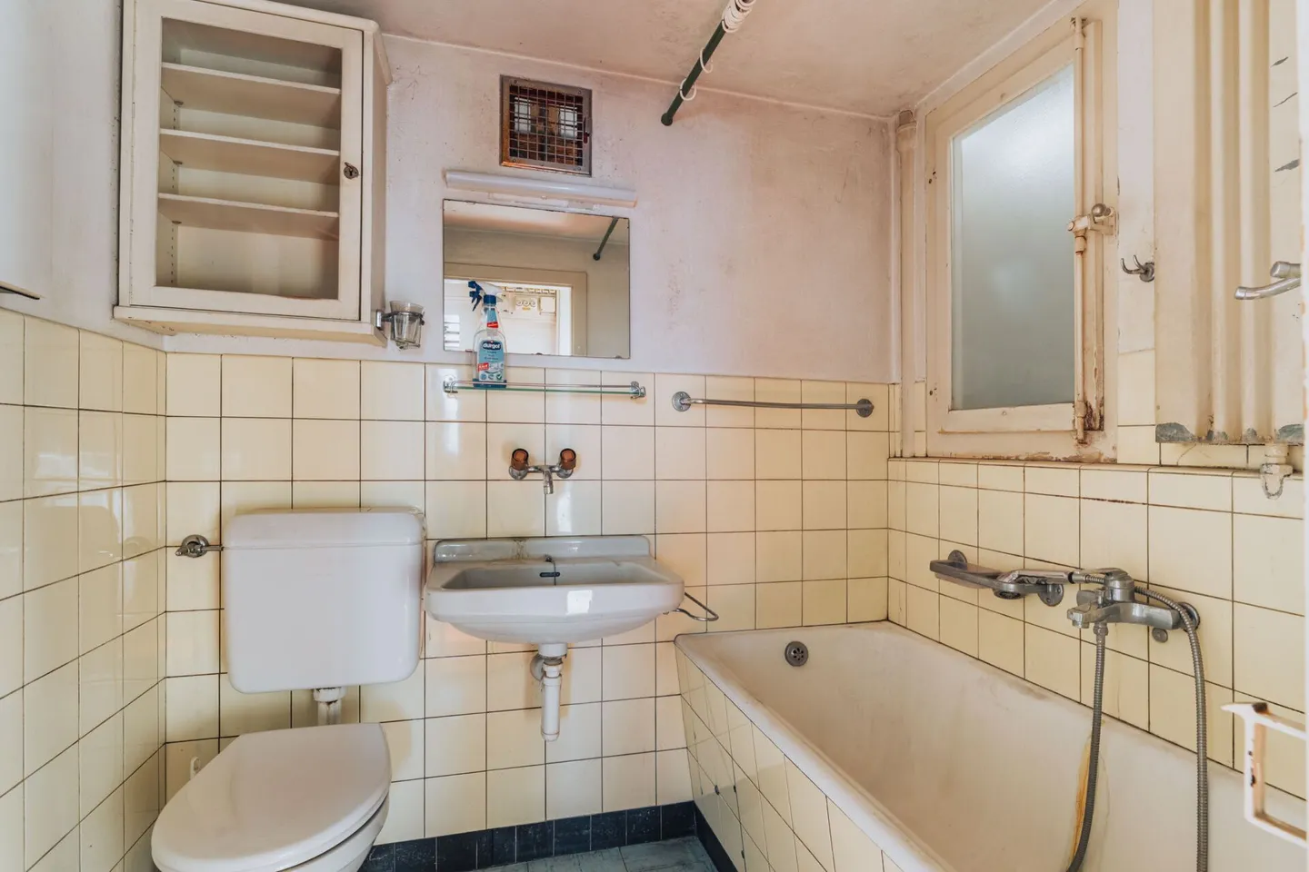 Wohn- und Geschäftshaus mit Sanierungspotenzial - Foto 5 von 10