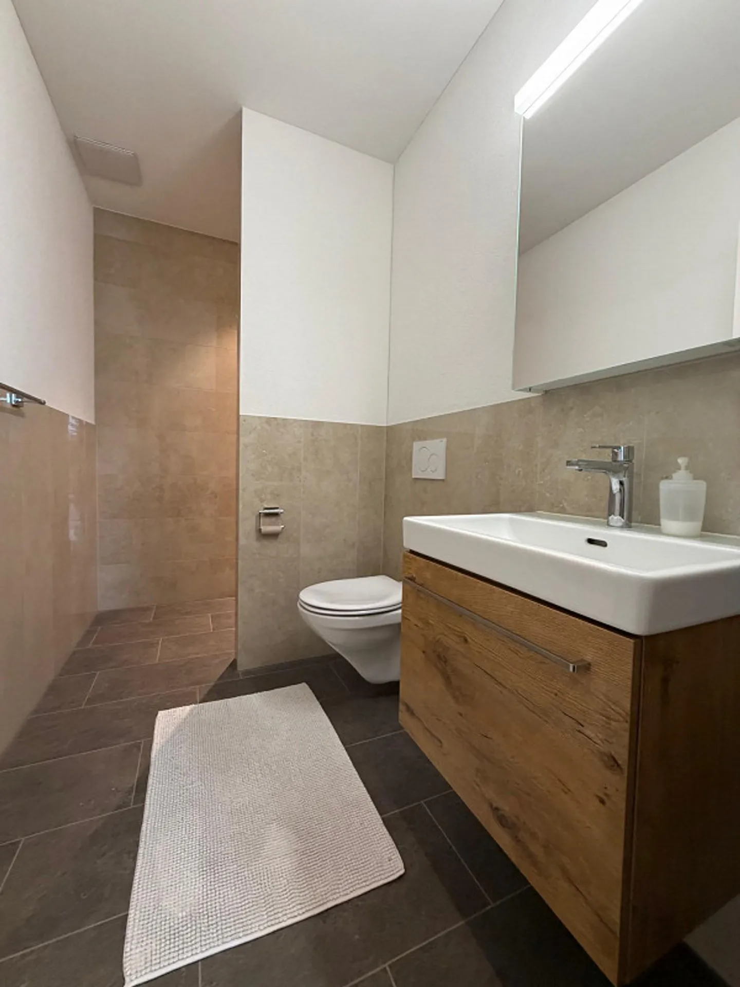 Large, top modern and elegant 4 1/2-room apartment for rent - Photo 7 of 9