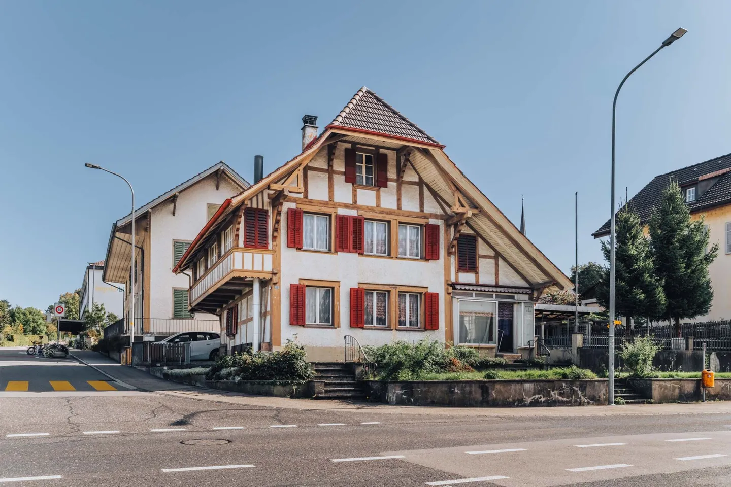 Wohn- und Geschäftshaus mit Sanierungspotenzial - Foto 1 von 10