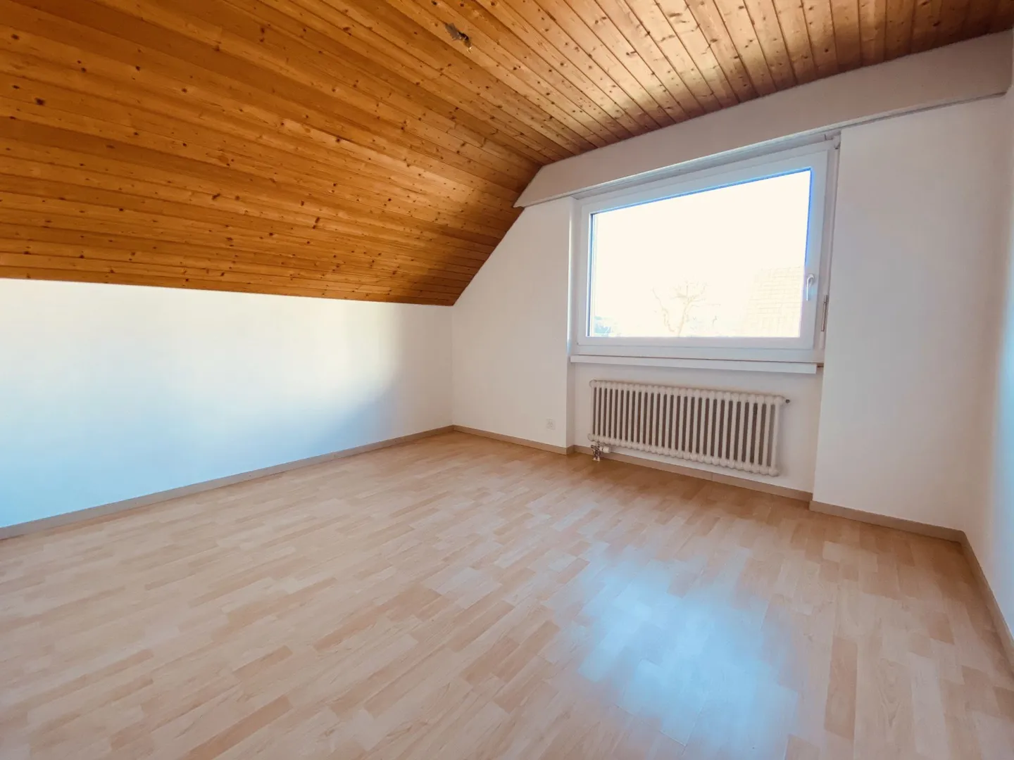 Maison jumelée de 5,5 pièces bien entretenue avec jardin, garage et place de parking - Photo 9 sur 16
