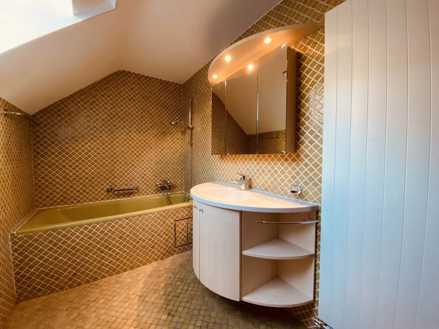 Maison jumelée de 5,5 pièces bien entretenue avec jardin, garage et place de parking - Photo 12 sur 16