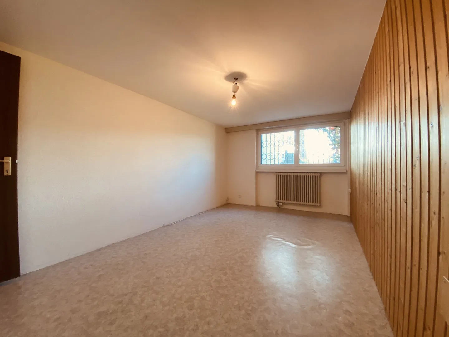 Maison jumelée de 5,5 pièces bien entretenue avec jardin, garage et place de parking - Photo 13 sur 16